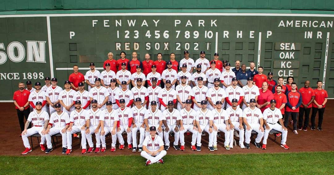 澤村拓一のインスタグラム：「The Family.🙏RED SOX 2021.」