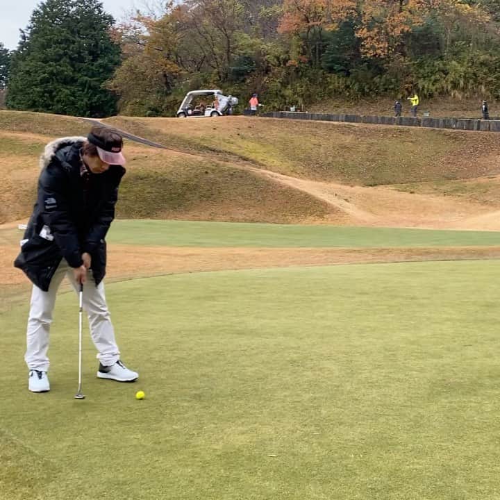 谷本貴義のインスタグラム：「初ラウンド♪  雨だし寒すぎ  #ゴルフ初心者」