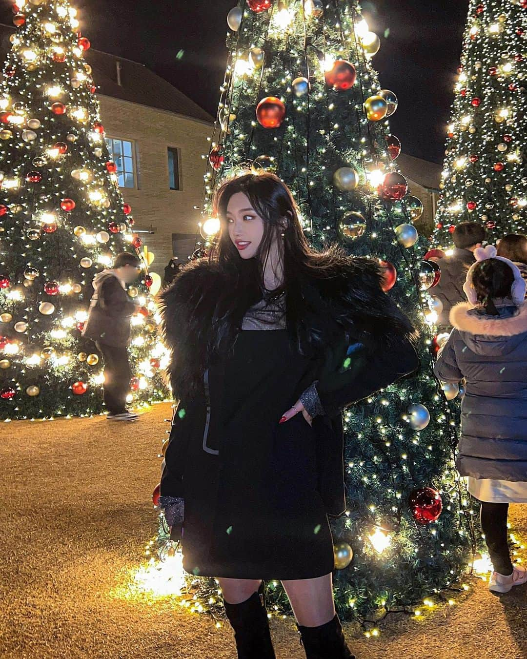 パク・ソヨンさんのインスタグラム写真 - (パク・ソヨンInstagram)「열흘 뒤면 크리스마스네요🎄💝 올해 시간이 유난히 빠르게 가는거 같은건 저만 그런가요..? 정신차리니 2022가 코앞..😭😅 다들 연말 마무리 잘하시구 , 어마무시하게 추울 올 겨울 ㅠㅠ 건강관리 잘 하자그영:)  곧 다가올 햅삐한 새해를 위해😉💘」12月15日 12時17分 - ssovely1024