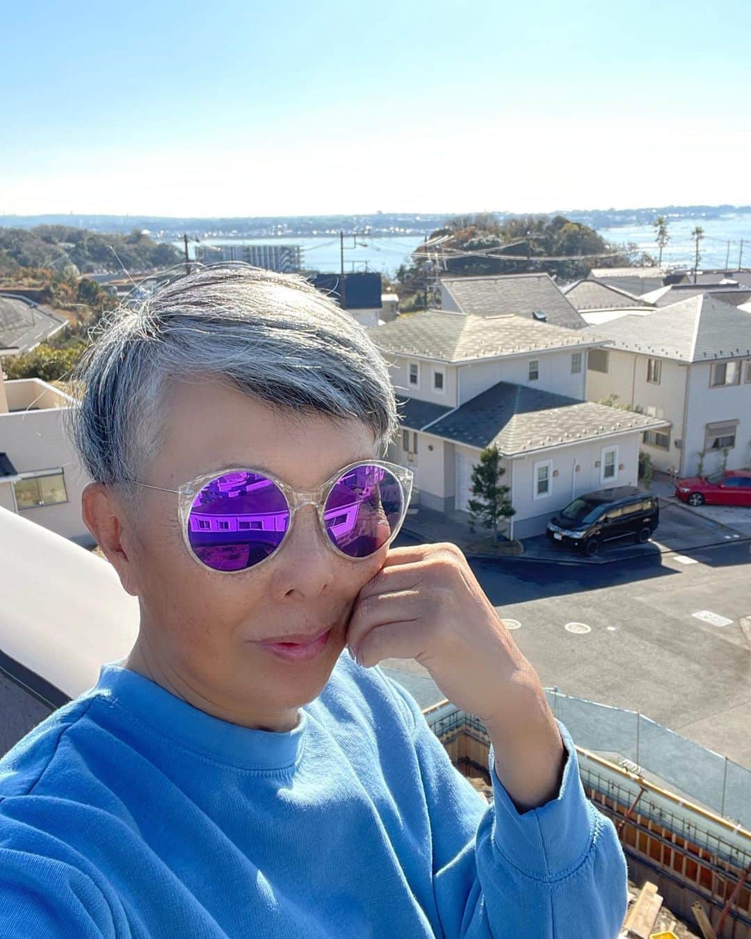 ピーターさんのインスタグラム写真 - (ピーターInstagram)「ノープランの水曜日です。  あまりに天気良くて、屋上テラスにて  コーヒータイム❤️❤️❤️❤️  富士山🗻も雪化粧してます…。  　　　　　慎之介拝  #池畑慎之介 #冬晴れ  #富士山 #雪化粧  #コーヒータイム  #ノープラン  #屋上テラス  #ピーター」12月15日 12時30分 - oziba1952