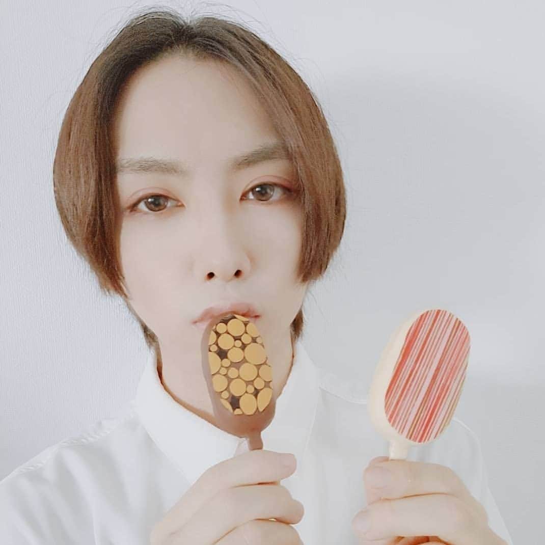 うさきこうのインスタグラム：「一個食べる？」