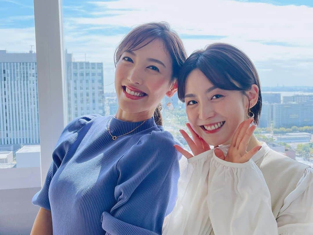 小澤陽子さんのインスタグラム写真 - (小澤陽子Instagram)「~ 𝑈𝑛𝑣𝑒𝑖𝑙𝑒𝑑…✧ ~  フジテレビアナウンサーカレンダー2022 “Unveiled” 発売イベント『インスタライブ』第２弾‼️ 開催 決定しました…！🥺📜🗣  こちらの小澤アカウントと、 一緒にプロデューサーを務めた 同期の宮司のアカウントから配信予定です🐣  日時は、 🦋🦋🦋今週の金曜日 12月17日 20時から🦋🦋🦋  カレンダーのお話はもちろん、クリスマス前に、 いろんなお話ができたらと楽しみにしております🥰  サプライズゲストがいるとかいないとか…！？🤫😳  お時間のある方、 是非私たちとお話しましょう…！🎄❄️  ※ 写真の時だけマスクを外しています。  #金曜夜 #全力脱力タイムズ  #の前に #インスタライブ #フジテレビアナウンサー #同期アナウンサー #フジアナカレンダー2022unveiled」12月15日 12時39分 - yoko.ozawa729