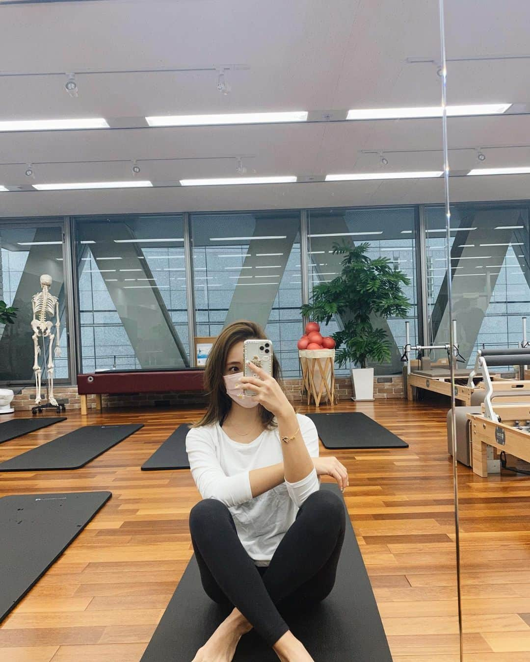 Risako Yamamotoさんのインスタグラム写真 - (Risako YamamotoInstagram)「morning pilates🧘🏽‍♀️☀️ @zenplace_official 梅田スタジオのピラティス体験へ。  朝から肩甲骨を重点的に動かして、すっきり！ 何度か東京のスタジオで受けましたが、他の店舗での利用もできるので、大阪でも受けられて嬉しい♡♡♡  オンラインでのレッスンも受けられるそうです☺︎  #PR #zenplace #ピラティス #ヨガ #梅田スタジオ」12月15日 13時03分 - risako_yamamoto