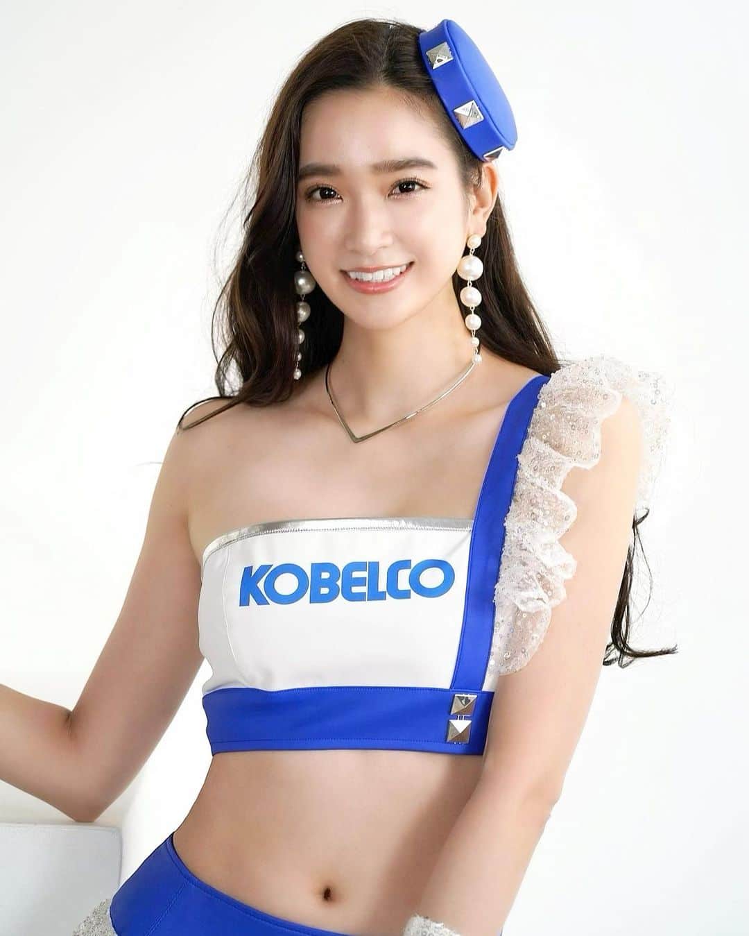 太田麻美のインスタグラム：「日本一のレースクイーンが決まる【MediBang日本レースクイーン大賞2021】ファイナリストになる事が出来ました✨ 400名を超えるレースクイーンの中から、ファン投票でノミネート50名が選出され、ファーストステージでの投票数上位20名がファイナルステージへ進出する事が出来ます！ ここまで来る事も当たり前ではありません。 投票して下さった皆さん本当に有り難うございます✨  明日から1/5(水)までファイナルステージが始まります❤️‍🔥  ギャルズ･パラダイス公式サイト 有料会員に入って投票していただきたいです🙇‍♀️ ストーリーのURLから飛べます🙌🏻 決意表明、投票方法については 私のアメブロ『太田麻美オフィシャルブログ』を見てください✨ グランプリ獲得を目指して明日からの21日間投票を宜しくお願い致します🙏💙  #racequeen #rq #レースクイーン #日本レースクイーン大賞」