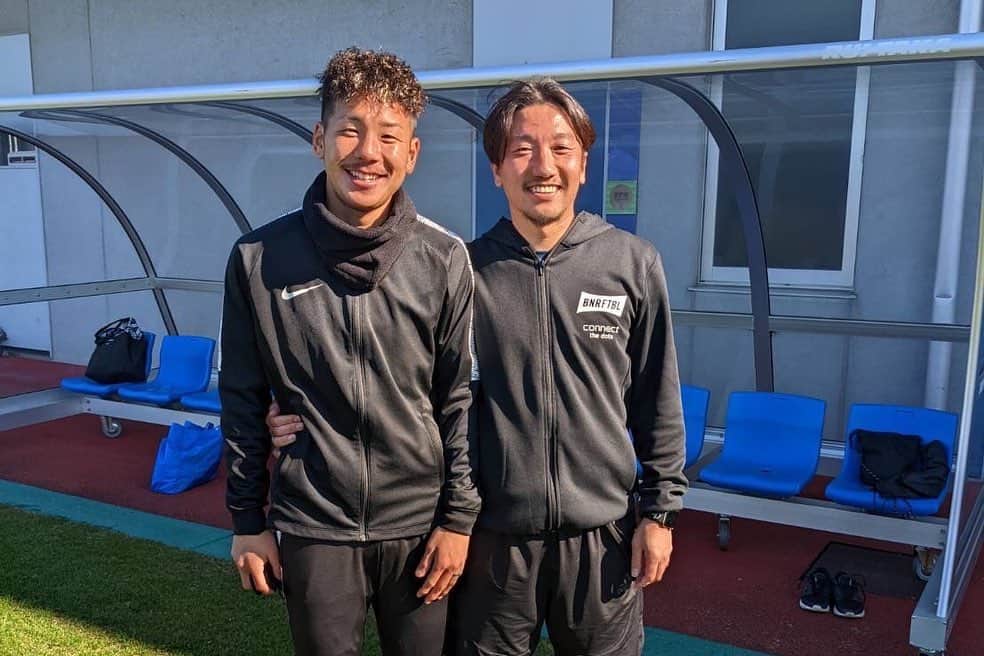 寺田紳一さんのインスタグラム写真 - (寺田紳一Instagram)「永遠の憧れカズさんが大阪で自主トレをしているということで参加させてもらいました(^^)  久しぶりにカズさんや現役jリーガーの人たちとトレーニングをして本当に楽しかったです‼︎  現役を退いた僕にはなかなかハードやったけど(￣▽￣;)  次の日も待ってるぞって言われたけどしっかり断ってしまった(￣▽￣)笑  一応ガンバユースの後輩にあたる井手口くんと6対2で一緒に守備できたの嬉しかったなー(≧∀≦)  カズさんまだまだ走り続けてください‼︎ 応援しています(^^)  どんな時も楽しんだもん勝ち‼︎  #キングカズ #三浦知良 #永遠の憧れ #まだまだ現役 #自主トレ #大阪 #井手口陽介 #原一樹 #横浜fc  #ガンバ大阪  #ガンバ大阪ユース #どんな時も楽しんだもん勝ち」12月15日 15時41分 - shinichi_terada