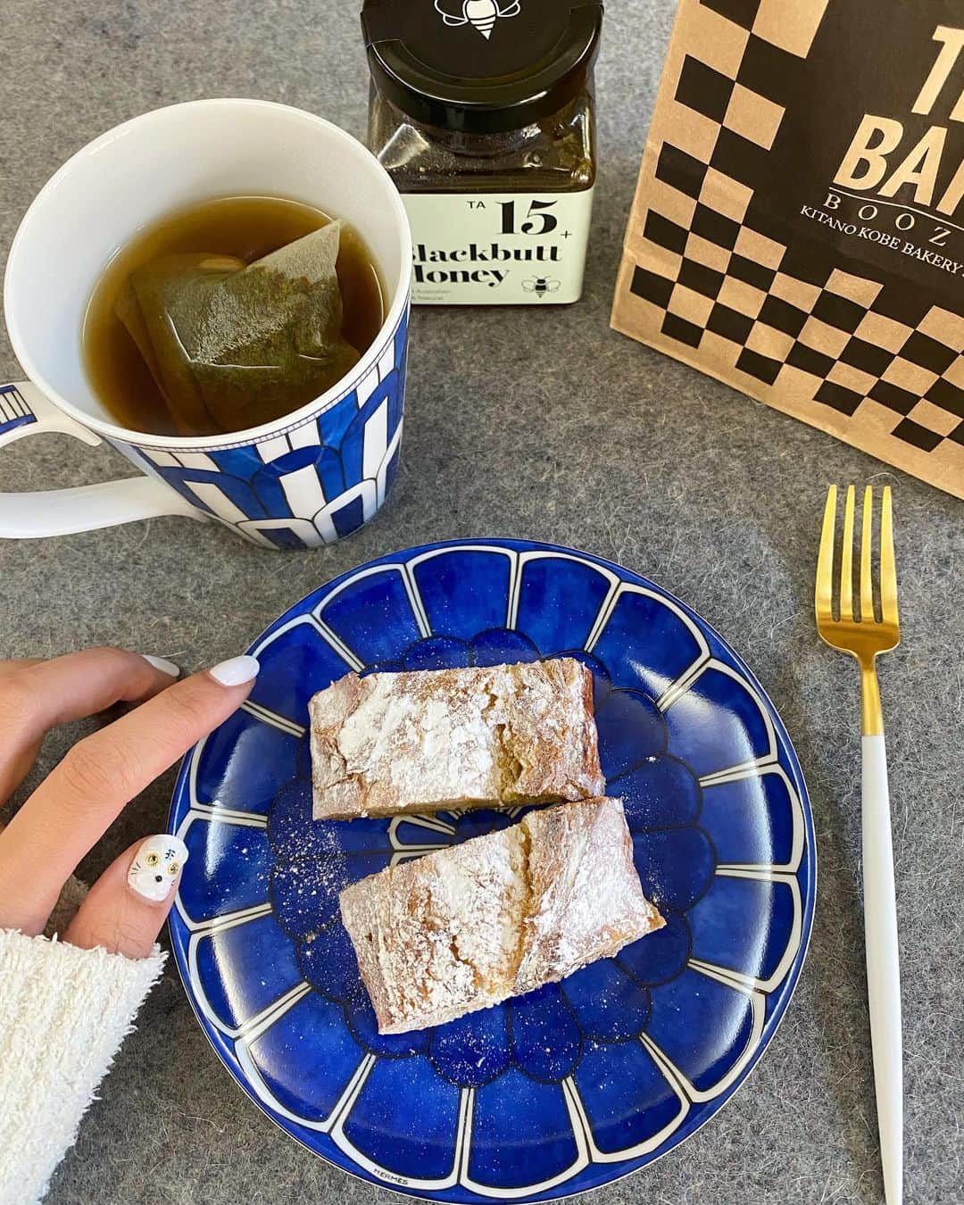 Mai Wakimizuのインスタグラム：「今日は珍しく3時のおやつ時間が取れた＼(^o^)／前日に買っておいた大好きなフレンチトーストを、デトックスティーデルール @chiharudoiと♡私にはもう必要不可欠なもの。食べたいけど痩せたい、いつものやつです。笑 1日でこのゆっくり時間があるかないかで充実さが全然違う。笑 #wakkingourmet#デルール」