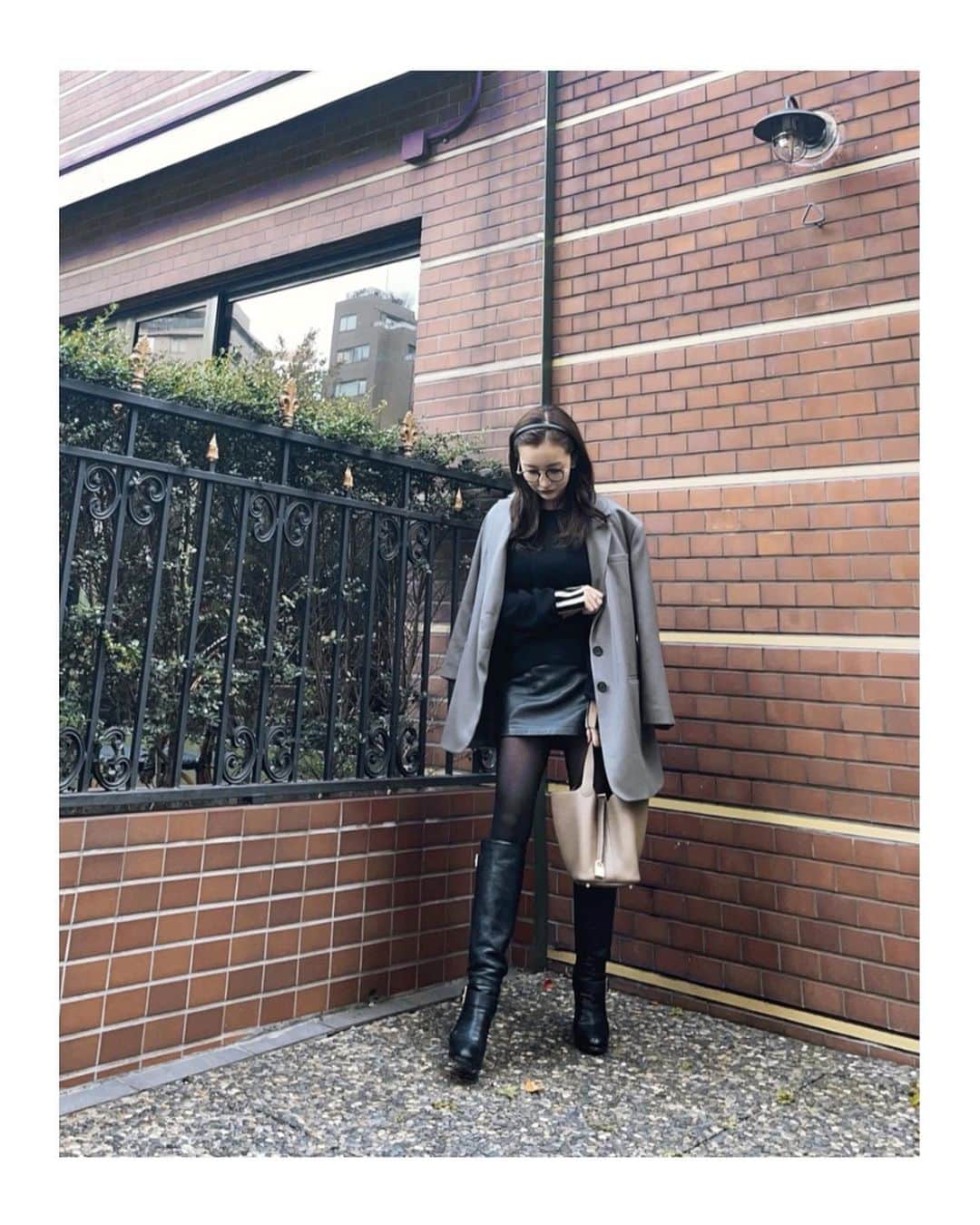 板野友美さんのインスタグラム写真 - (板野友美Instagram)「Today’s outfit.  #jacket @_irene__official_  #knit  @burberry  #skirt @reformation  #boots  @sergiorossi  #bag @hermes  #ootd #fashion」12月15日 16時30分 - tomo.i_0703