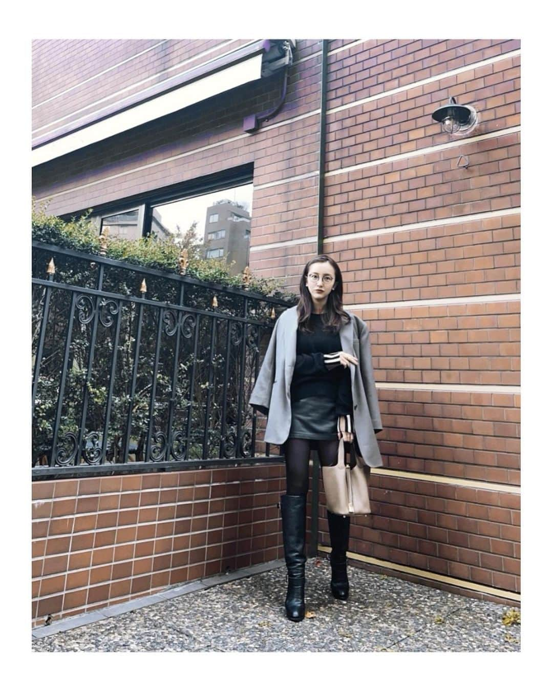 板野友美さんのインスタグラム写真 - (板野友美Instagram)「Today’s outfit.  #jacket @_irene__official_  #knit  @burberry  #skirt @reformation  #boots  @sergiorossi  #bag @hermes  #ootd #fashion」12月15日 16時30分 - tomo.i_0703