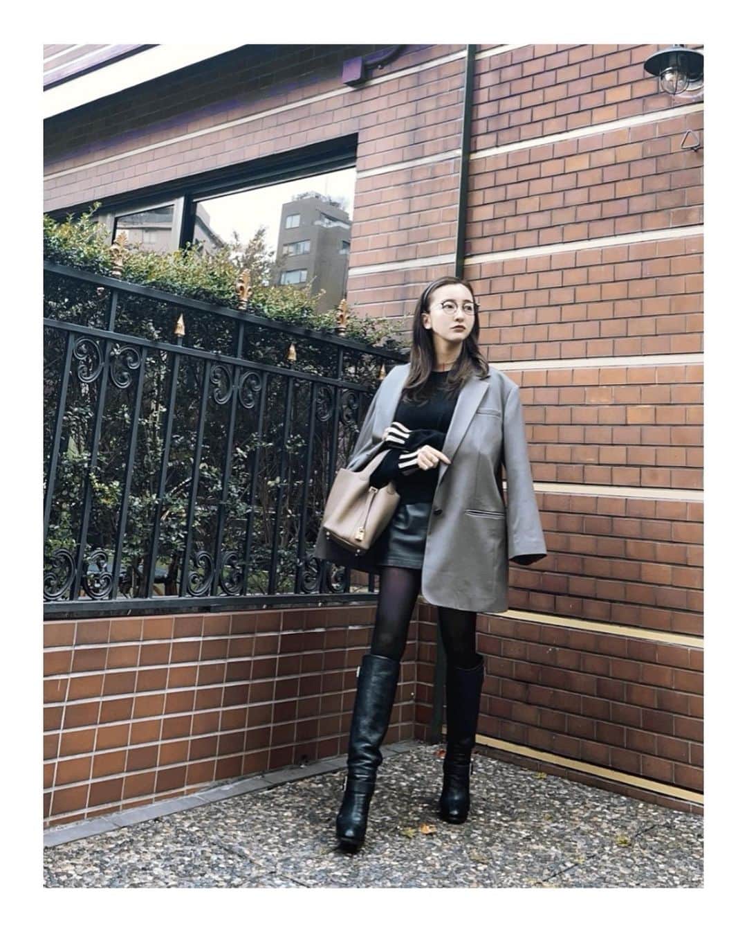 板野友美さんのインスタグラム写真 - (板野友美Instagram)「Today’s outfit.  #jacket @_irene__official_  #knit  @burberry  #skirt @reformation  #boots  @sergiorossi  #bag @hermes  #ootd #fashion」12月15日 16時30分 - tomo.i_0703