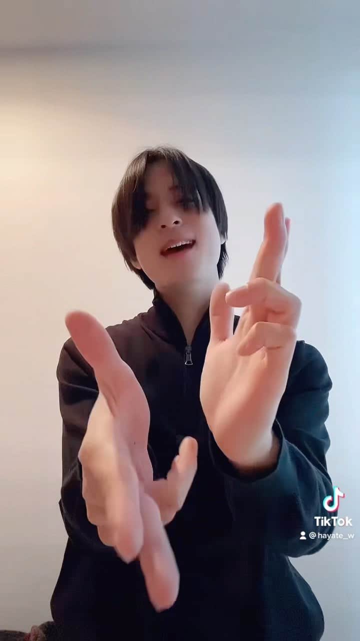 和田颯のインスタグラム：「こっちにも載せよっと😎 カッチャ🔫😽 #踊ってみた #Da_iCE」