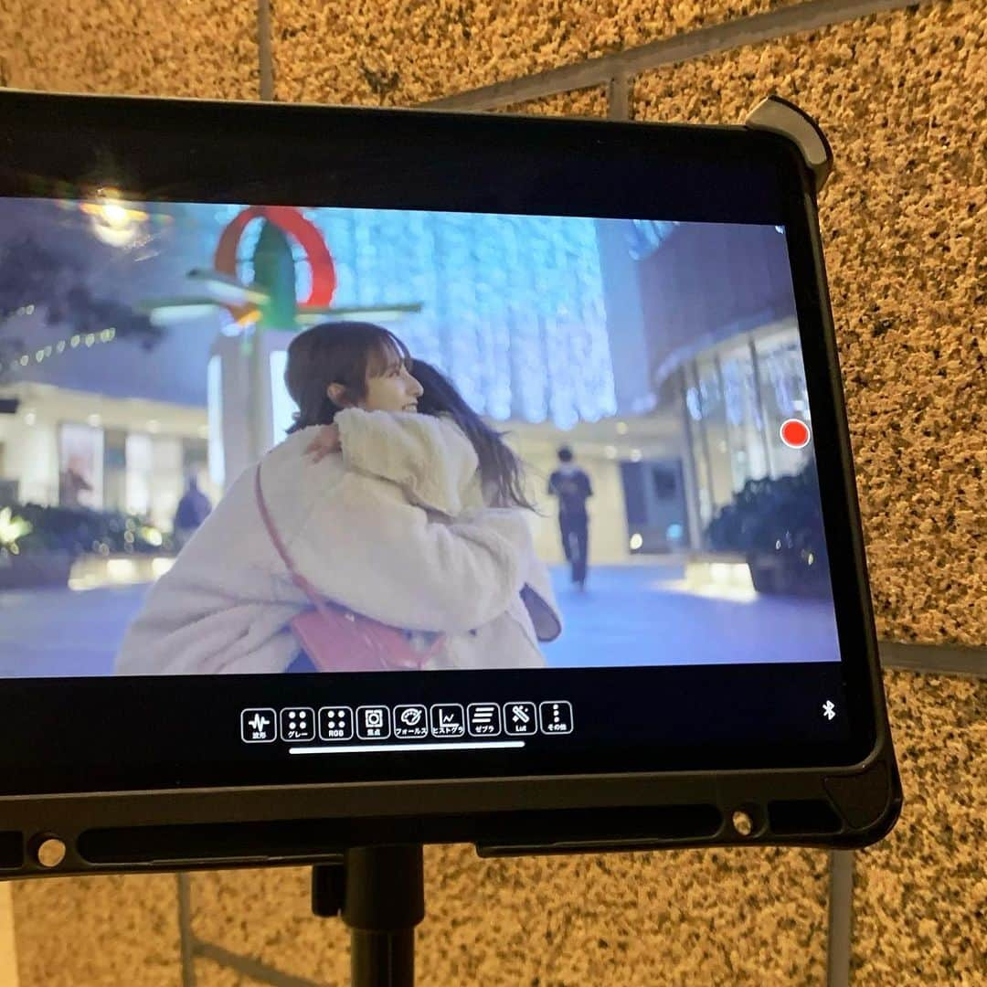 青野未来 / MikuAonoさんのインスタグラム写真 - (青野未来 / MikuAonoInstagram)「. . 今年で10回目になる 『なんば光旅』のPR動画の撮影に娘と行ってきました..📸  なんばエリアのいろんなところで イルミネーションが観覧無料で開催してて、 子供達はイルミネーションみに来たのが初めてで、 目もキラキラしてた🤩  通路に照らし出されるグラフィックアートを追っかけるのに子供達は夢中だったよ!!!  まだ見れてないところもあるので 見に行くのが楽しみ🤍🤍  動画は光旅のサイトにも公開されているので是非チェックしてね🤍🤍  2022年2月20日までしてるよ!! . . #なんば光旅 #なんばパークス #なんばスカイオ #なんばcity #PR #イルミネーション #イルミネーション2021 #大阪イルミネーション #ファインダー越しの私の世界 #写真好きな人と繋がりたい #フォトスポット #photo_night_view」12月15日 17時26分 - miiikunkun