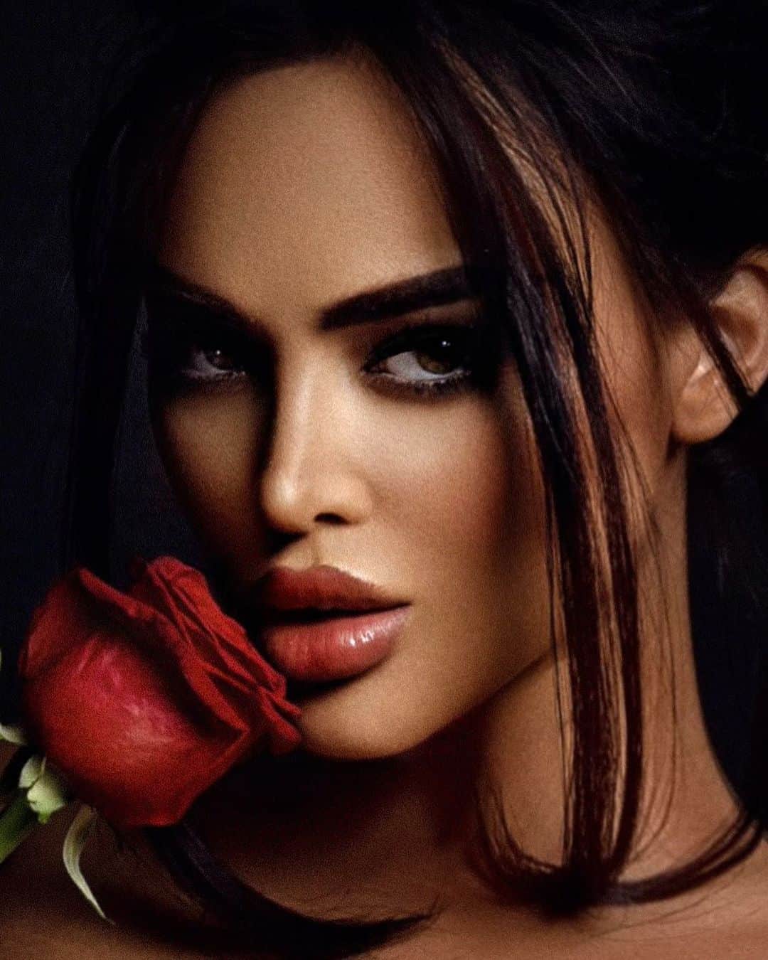Nita Kuzminaのインスタグラム：「. Поприще Женщины – возбуждать в Мужчине энергию души, пыл благородных страстей; поддерживать чувство долга и стремление к высокому и великому – вот ее назначение, и оно велико и священно..🖤 _ Фото @blog_pavlova」