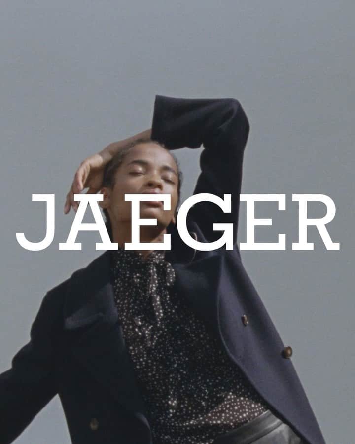 イエーガーのインスタグラム：「Celebrate the arrival of cooler weather by enveloping yourself in Jaeger’s immaculate selection of winter-ready coats. #JaegerForLiving #TomorrowsVintage」
