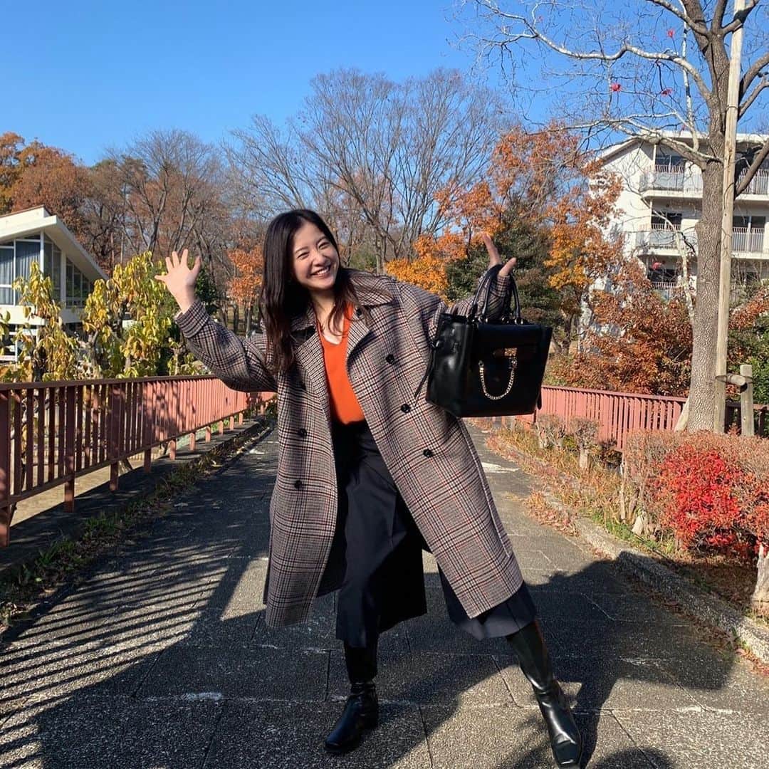 最愛のインスタグラム：「今日もみなさん、仕事に勉強にお疲れ様でしたーっ‼︎ 梨央さんスマイルで皆さんに癒しをお届け🎁💓  #最愛ドラマ #tbs #吉高由里子 #最終話12月17日夜10時」