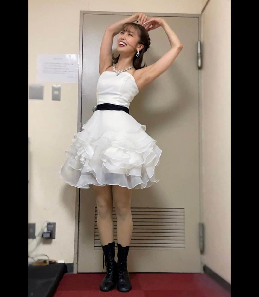 松田リマさんのインスタグラム写真 - (松田リマInstagram)「. 虎者NINJAPAN2021 お衣装投稿  2幕、白ワンピース👗  こちらも2019年から お世話になっています🌟  今年は前髪ありで、 後ろの髪もおろしだったので 3年間の中で1番ガーリーな雰囲気になりました🥸  全身バージョン😊🔥  衣装さんとワイワイしながら撮ったからよくわからないポーズの写真ばっかり😂」12月15日 20時03分 - rima_matsuda