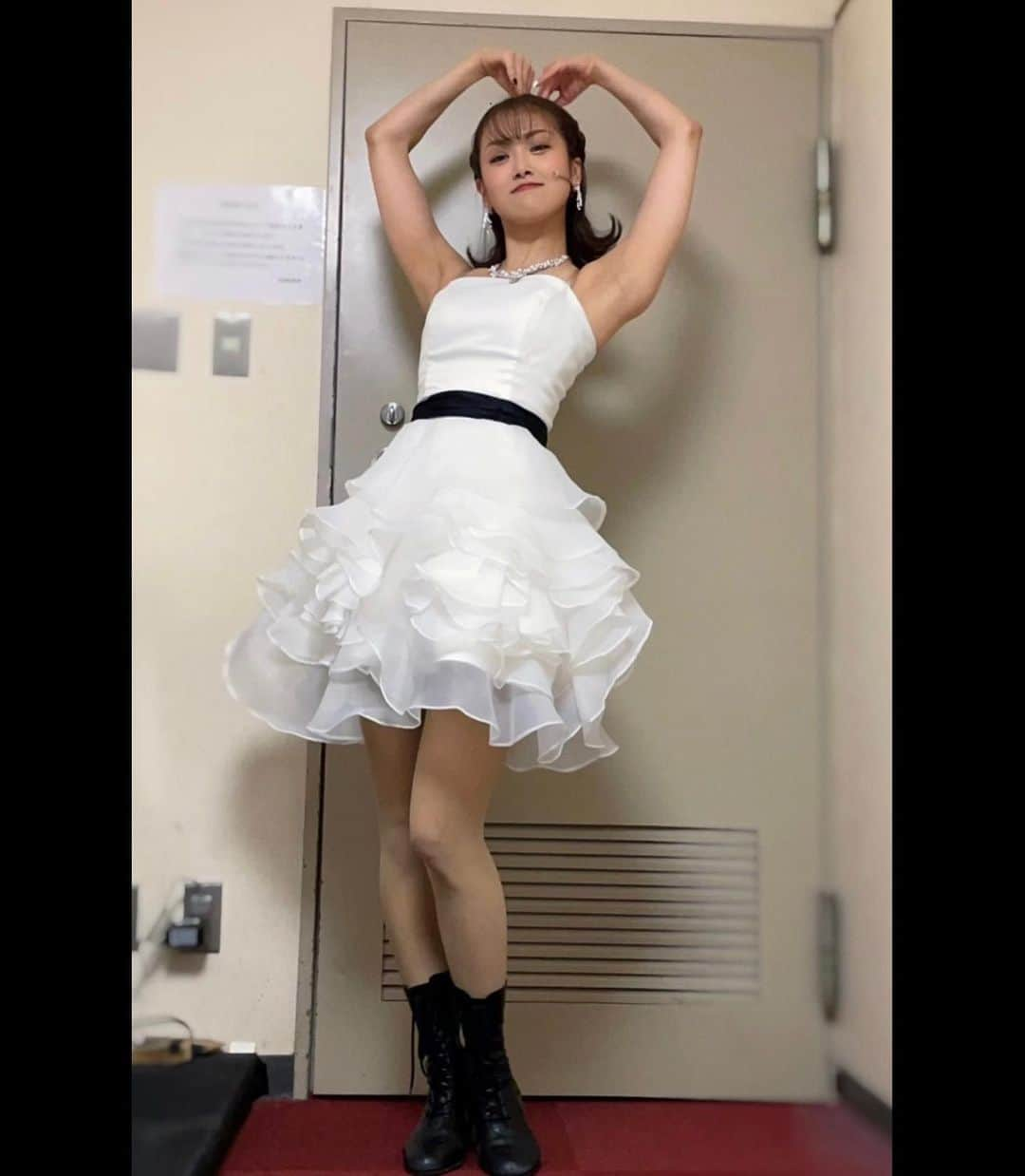 松田リマさんのインスタグラム写真 - (松田リマInstagram)「. 虎者NINJAPAN2021 お衣装投稿  2幕、白ワンピース👗  こちらも2019年から お世話になっています🌟  今年は前髪ありで、 後ろの髪もおろしだったので 3年間の中で1番ガーリーな雰囲気になりました🥸  全身バージョン😊🔥  衣装さんとワイワイしながら撮ったからよくわからないポーズの写真ばっかり😂」12月15日 20時03分 - rima_matsuda