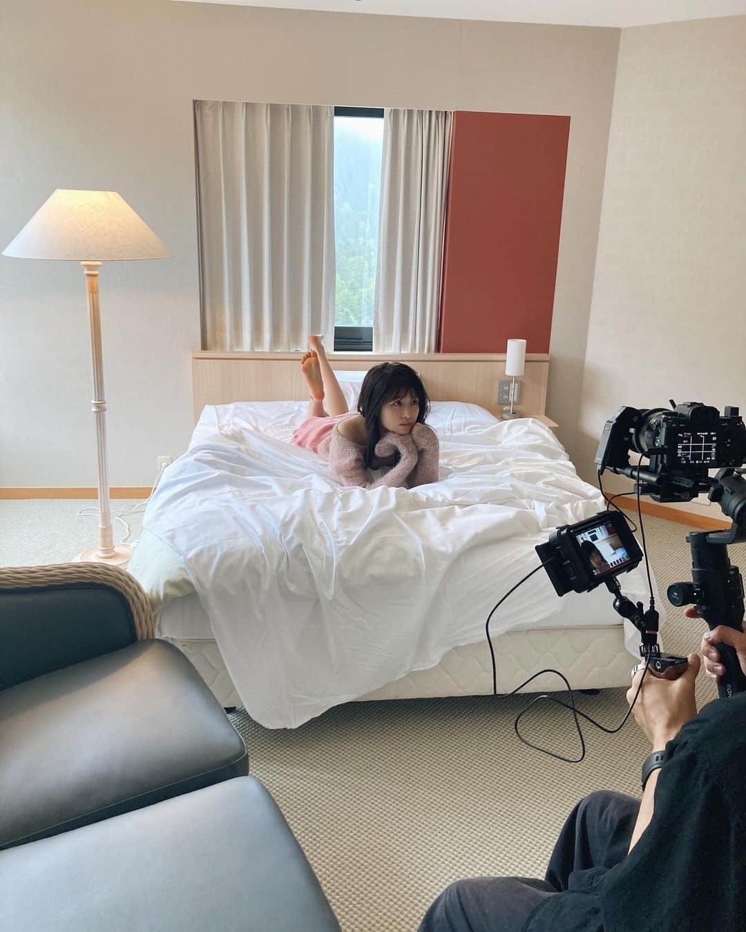 福本莉子さんのインスタグラム写真 - (福本莉子Instagram)「⁡ ⁡ 「Grace」オフショット📸 最後に動画もあります🐰」12月15日 20時16分 - riko_fukumoto_