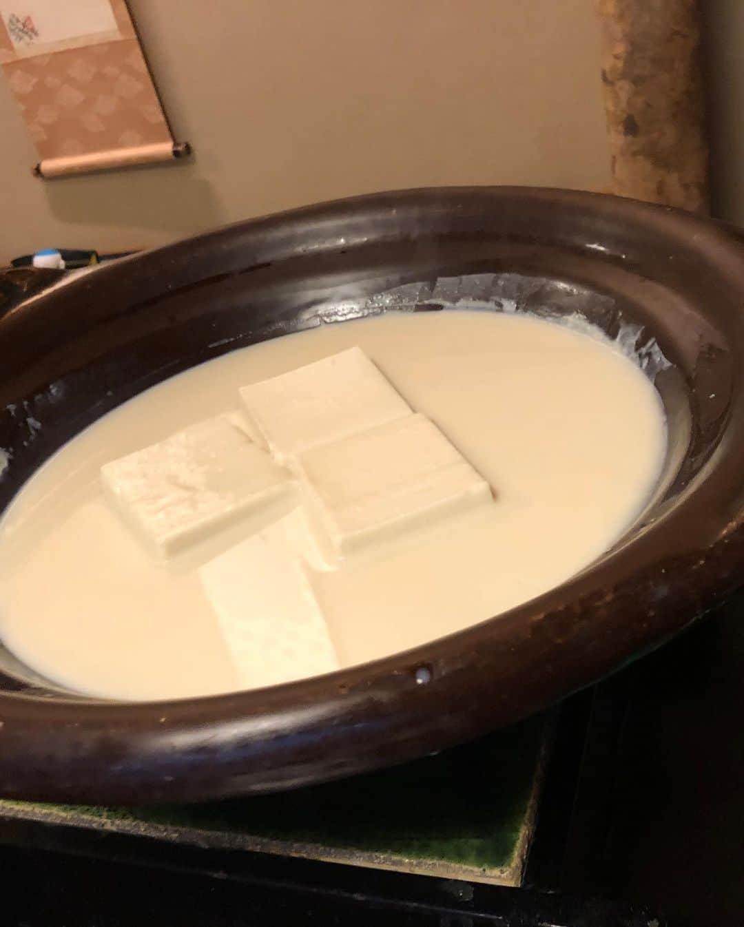 加藤紀子さんのインスタグラム写真 - (加藤紀子Instagram)「今年もたくさん 日本全国のお豆腐を 頂きました。 今夜は都内、とうふ屋うかいさんにてとろけそうに美味しい“豆水”を。 どうしたら…何をしたらこのお豆腐このお出汁が…✨ 一年の疲れがホヤホヤ、なくなりそうな味を頂く事が出来ました。  お誘いくださった 豆腐マイスター協会代表理事 磯貝氏、 豆腐マイスター講座でお世話になった薬膳料理研究家　谷口ももよ先生　@momoyakuzen  ありがとうふでございました😊  お豆腐親善大使として、 2022年もまた お豆腐パトロール頑張ろう！と思います！  フォロワーさんおススメのお豆腐屋さんもまた、教えてください！  #お豆腐親善大使  #お豆腐マイスター #tofu」12月15日 20時39分 - katonoriko