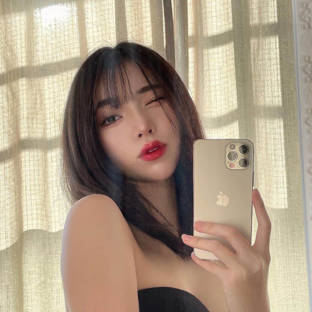 MIYUのインスタグラム：「寒くて凍えるから 引きこもりたくて仕方ない💃💃」
