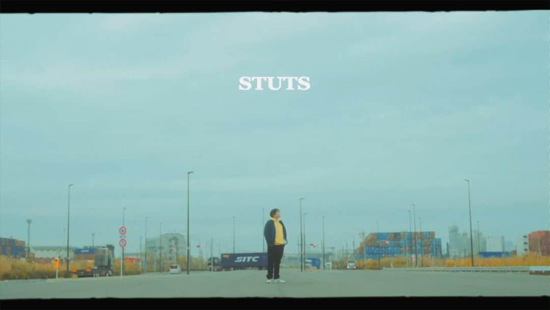 STUTSのインスタグラム：「STUTS - One feat. tofubeats (Official Music Video) out now. Link in bio.  Directed by Yudai Maruyama(@ulive_udai )& Yohei Haga(@yoheipeta )  STUTS - One feat. tofubeats のMVが公開されました。 監督はYudai MaruyamaさんとYohei Hagaさんです。 ぜひご覧下さい。」