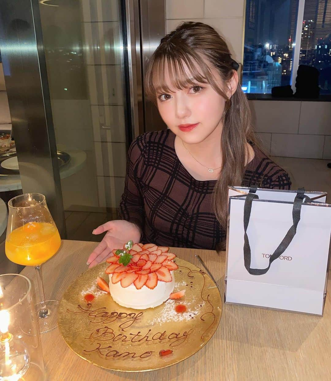 高橋かののインスタグラム：「17年目の仲のお友達が素敵なお店でお誕生日お祝いしてくれました♡ありがとうだいすき」