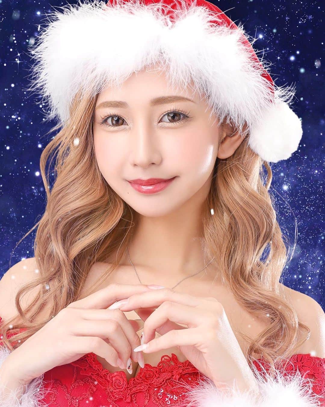 天乃エマのインスタグラム：「クーリスマスが今年もやってくる🎅🏼💗  #歌舞伎町 #OVERTURE #FOURTYFIVE #キャバ嬢#クリスマス #サンタさん来るかな #天乃えま」