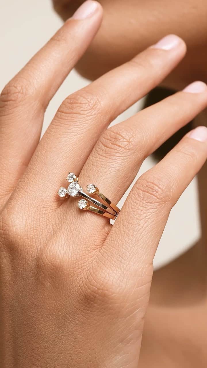 のインスタグラム：「Discover the ‘Duo Set Dots’ ring   Dots ring composed of two interchangeable pieces, to be worn separately or together for extra shimmery look   Available at delfinadelettrez.com   #delfinadelettrez  #delfinadelettrezdotscollection」