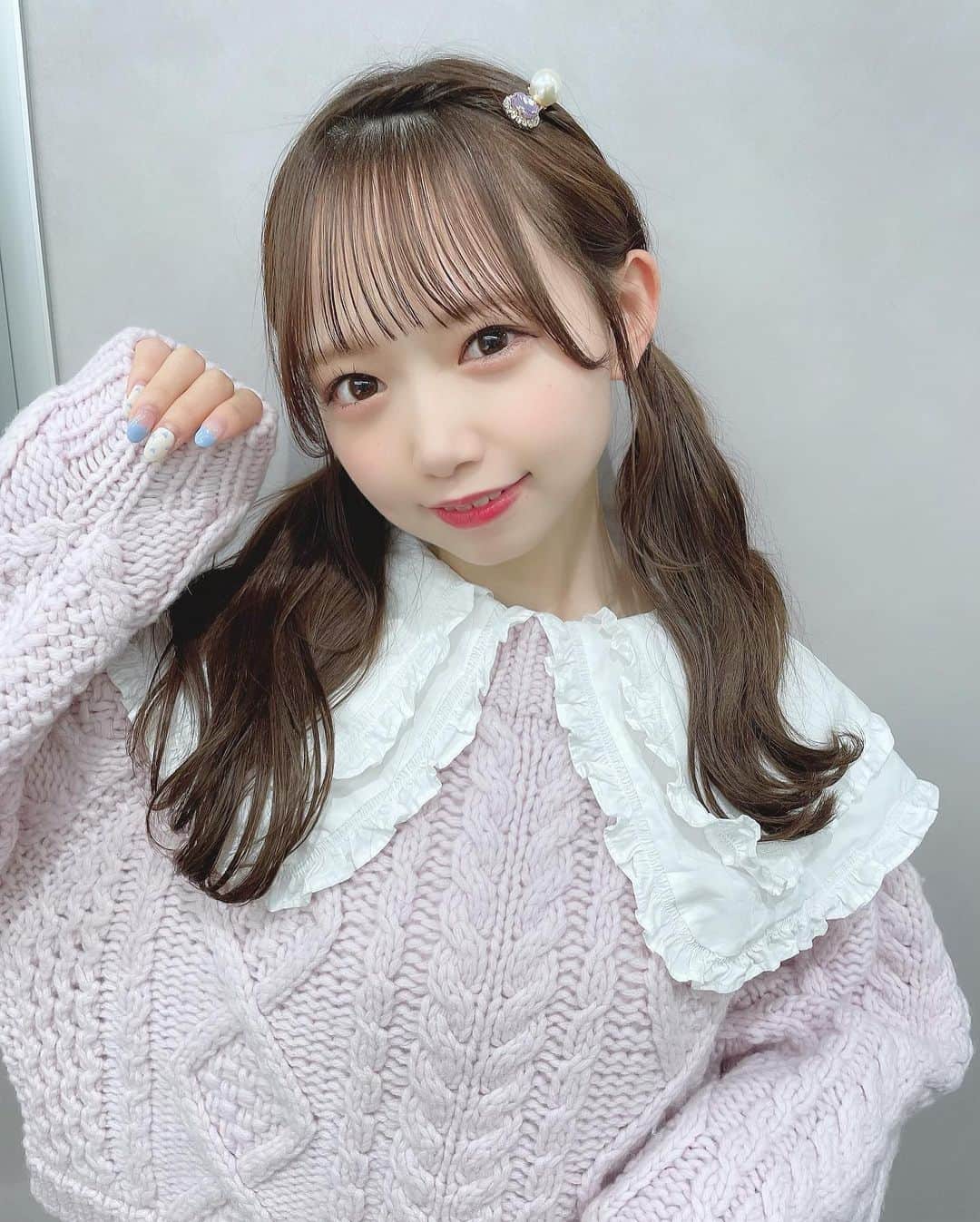 畑美紗起のインスタグラム：「お気に入りのニット🧶🌸  襟は別だけど、このニットの色が好きーっ💭  #ヘア #ファッション #ファッションコーデ #髪色 #髪型 #髪型アレンジ #前髪 #わたるマジック #シースルーバング #シースルー前髪 #ヘアアレンジ #ヘアカラー #今日のコーデ #冬コーデ #冬カラー #ラストアイドル #ラストアイドル2期生 #ラスアイ #畑美紗起 #fashion #fashiongram #fashionista #ootd #ootdfashion  #instafashion #dailylook #hairstyle #outfit #hairstyle #haircolor #hair」