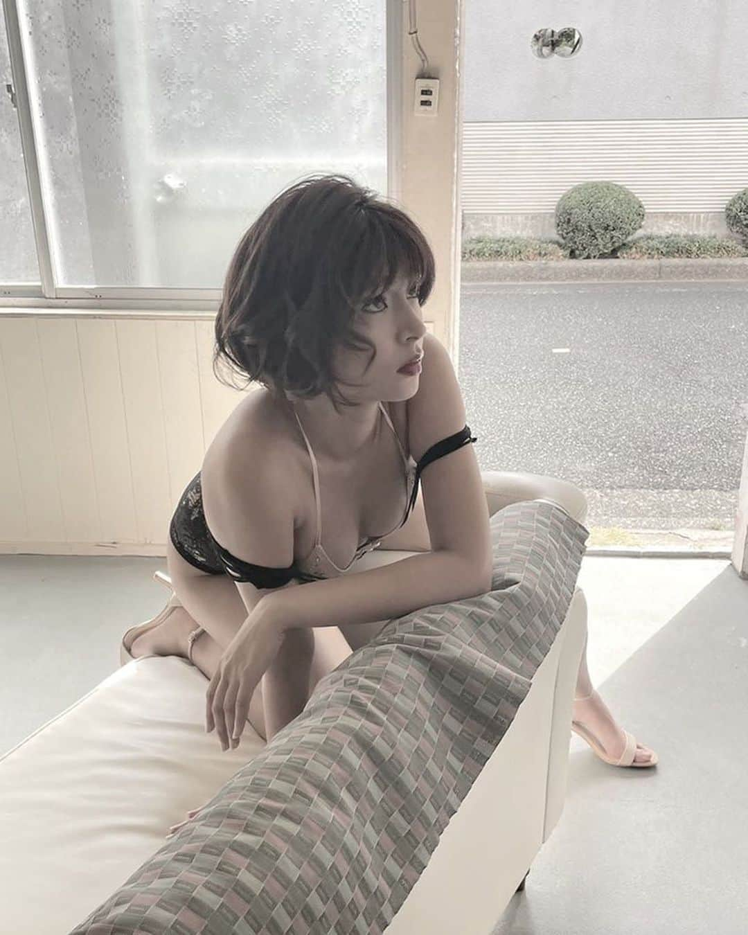 藤井マリーさんのインスタグラム写真 - (藤井マリーInstagram)「sabra net gravure♡  約1ヶ月間サブラネット様にて グラビア公開中  オフショット📷  明日からは日本レースクイーン大賞ファイナルステージがはじまります！！  #撮影 #下着 #水着 #グラビア #portrait #sexylingerie  #sabra #ナチュラルメイク #monochrome   定期プロフィール  #くびれ 55cm #おしり 1m #砂時計くびれ  #レースクイーン #グラビアアイドル #talent #mixgirl  #骨格ストレート #ボクシング女子 元 #美容部員  #ショートカット #instagood #instafashion #japanesegirl  #藤井マリー」12月15日 23時24分 - fujimary_6