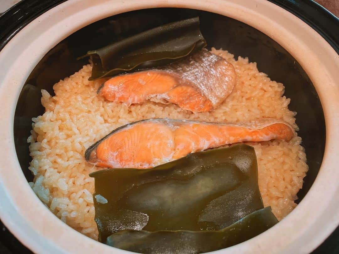 酒井健太さんのインスタグラム写真 - (酒井健太Instagram)「鮭食ってチル。  #鮭 #食って #チル」12月15日 23時24分 - kenta_sakai