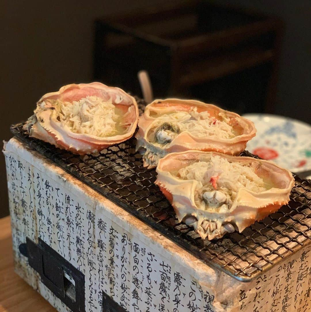 吉川ちえさんのインスタグラム写真 - (吉川ちえInstagram)「【🦀❤️🦀❤️🦀❤️】 . 大好きな蟹を食べに銀座にある ✅きた福 さんへ😆✨ 誕生日と言うことでお誘い頂きました🙇‍♀️💕 . 旬の松葉ガニ食べれて幸せ😊 お客さんの目の前で蟹を豪快に捌いて パフォーマンスも凄かった👏💓 一杯まるまゆ蟹を堪能できて凄かった😫🧡🧡 . 旬の香箱ガニも食べれたし 刺身、しゃぶしゃぶ、天ぷら、焼き、雑炊まで楽しみて本当に美味しかった🦀✨ . 人生1度行ってみたかった きた福に行けて嬉しかった❤️❤️ . ⭐️銀座 きた福⭐️ 📮東京都中央区銀座7-4-5 銀座745ビル 3F 🚃銀座駅から338m 📞 050-3628-6368 . #きた福 #きた福銀座 #銀座きた福  #蟹料理 #松葉蟹 #蟹しゃぶ」12月16日 1時55分 - yoshikawachie_16