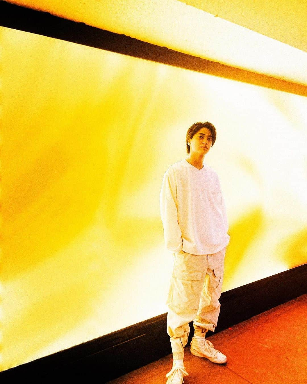 King & Princeさんのインスタグラム写真 - (King & PrinceInstagram)「⁡ ひまわりイエロー ⁡ Sunflower yellow ⁡ #もはや懐かしいシリーズ #MagicTouch #KingandPrince」12月16日 13時48分 - kp_official_523