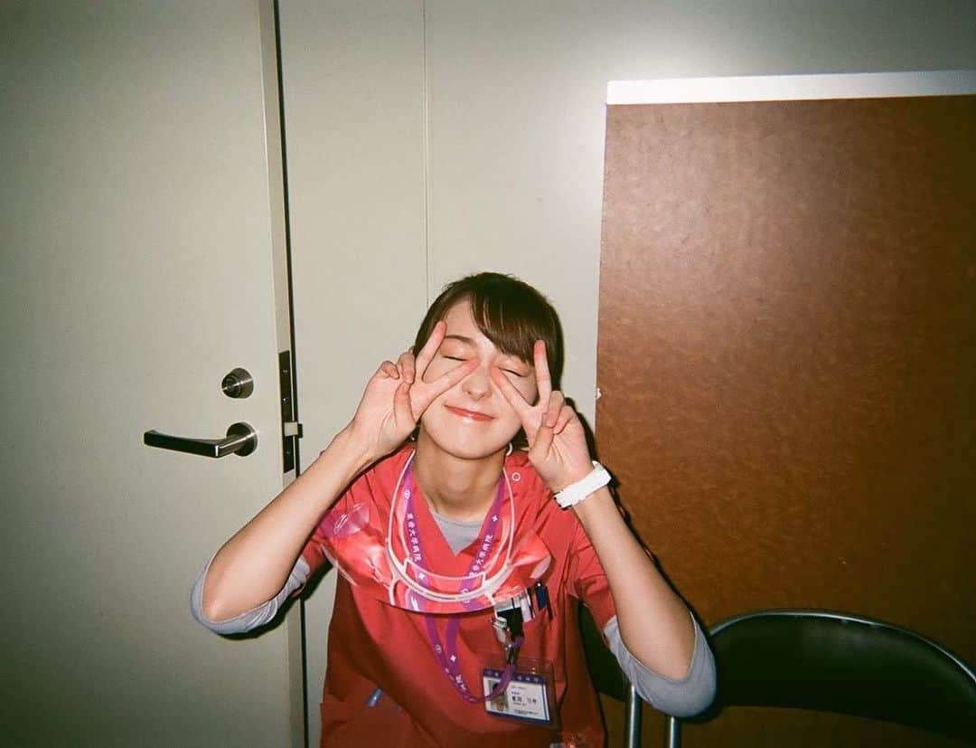 宮本茉由さんのインスタグラム写真 - (宮本茉由Instagram)「. ついに本日21時から、"ドクターX 最終回"です！ ぜひご覧ください👩🏻‍⚕️❣️  filmで撮った素敵な写真たちをいただいたので…☺︎  #ドクターx」12月16日 10時08分 - mayu_miyamoto_official