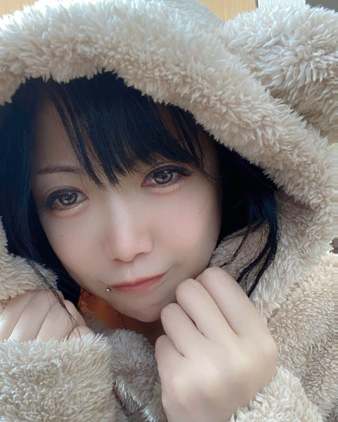 上野菜穂さんのインスタグラム写真 - (上野菜穂Instagram)「くまちゃんパジャマ🐻 あったかい💖  #夜空奈歩#yozora_naho #av女優#セクシー女優 #パジャマ姿」12月16日 10時48分 - yozora_naho