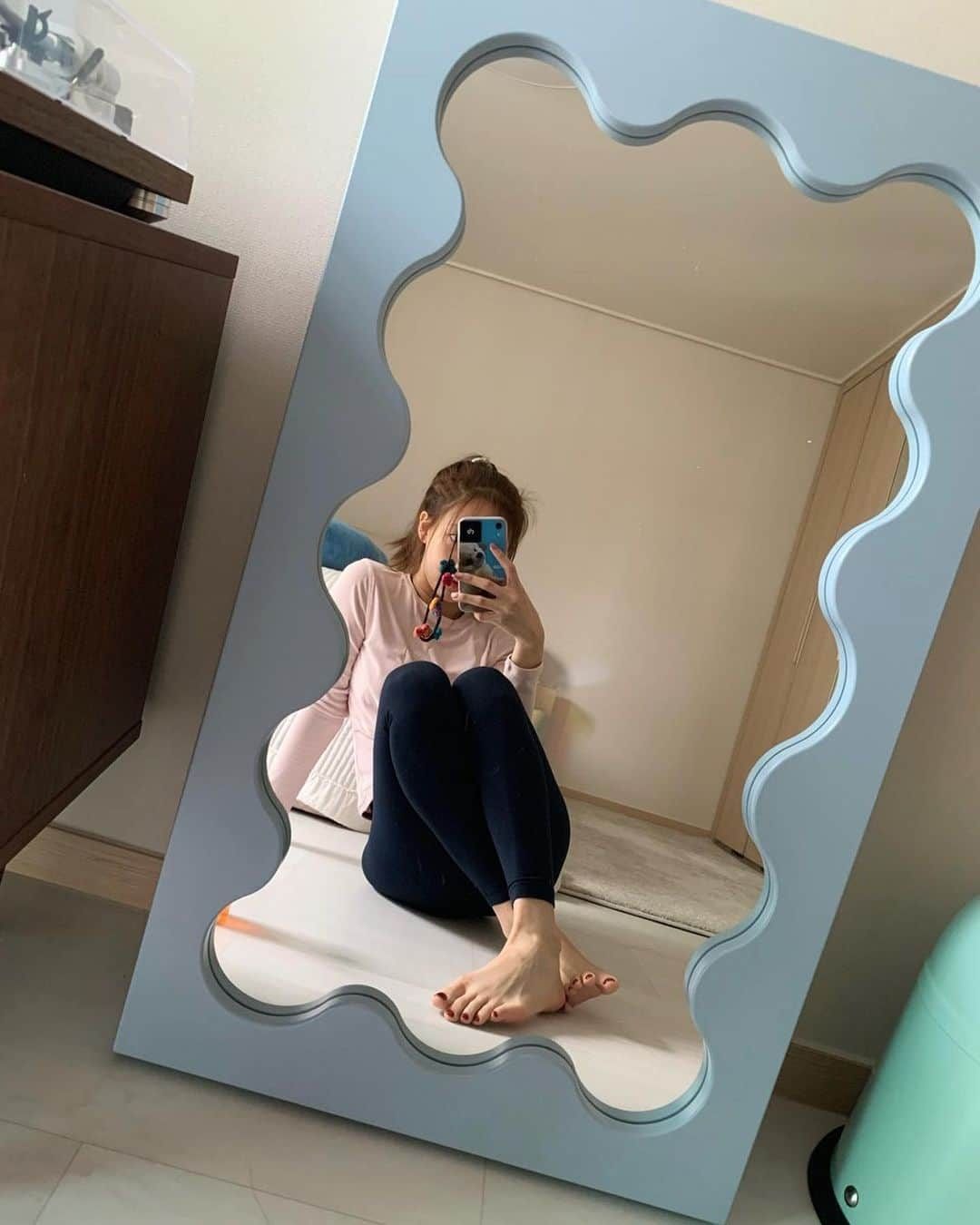 ナヨンさんのインスタグラム写真 - (ナヨンInstagram)「🪞💅🤳🏃‍♀️🤸‍♀️🧘‍♀️」12月16日 11時15分 - twicenayeon