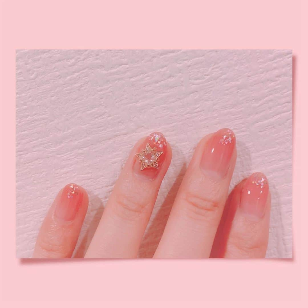 井口裕香さんのインスタグラム写真 - (井口裕香Instagram)「☾·̩͙ きらりん✨ @agloss_nail さん🤞🌝💫 キラキラ一番星とお月さまです♡ むんパワー🌛で変身できそうなかわゆさ！！！ ふとした時にネイルをみて どれだけ励まされたことか！！！  今年最後のネイルがこんなにかわいいと 気持ちよく新年を迎えられそうですっ🥰 はやく2022年にならないかな〜〜〜🌟  りょうこさん @agloss_nail  今年もお世話になりました♡ 来年もよろしくお願い致します♡」12月16日 11時43分 - ooo31_iguchiyuka_31ooo