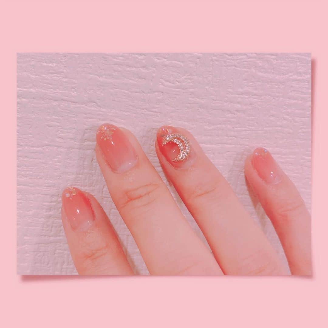 井口裕香さんのインスタグラム写真 - (井口裕香Instagram)「☾·̩͙ きらりん✨ @agloss_nail さん🤞🌝💫 キラキラ一番星とお月さまです♡ むんパワー🌛で変身できそうなかわゆさ！！！ ふとした時にネイルをみて どれだけ励まされたことか！！！  今年最後のネイルがこんなにかわいいと 気持ちよく新年を迎えられそうですっ🥰 はやく2022年にならないかな〜〜〜🌟  りょうこさん @agloss_nail  今年もお世話になりました♡ 来年もよろしくお願い致します♡」12月16日 11時43分 - ooo31_iguchiyuka_31ooo