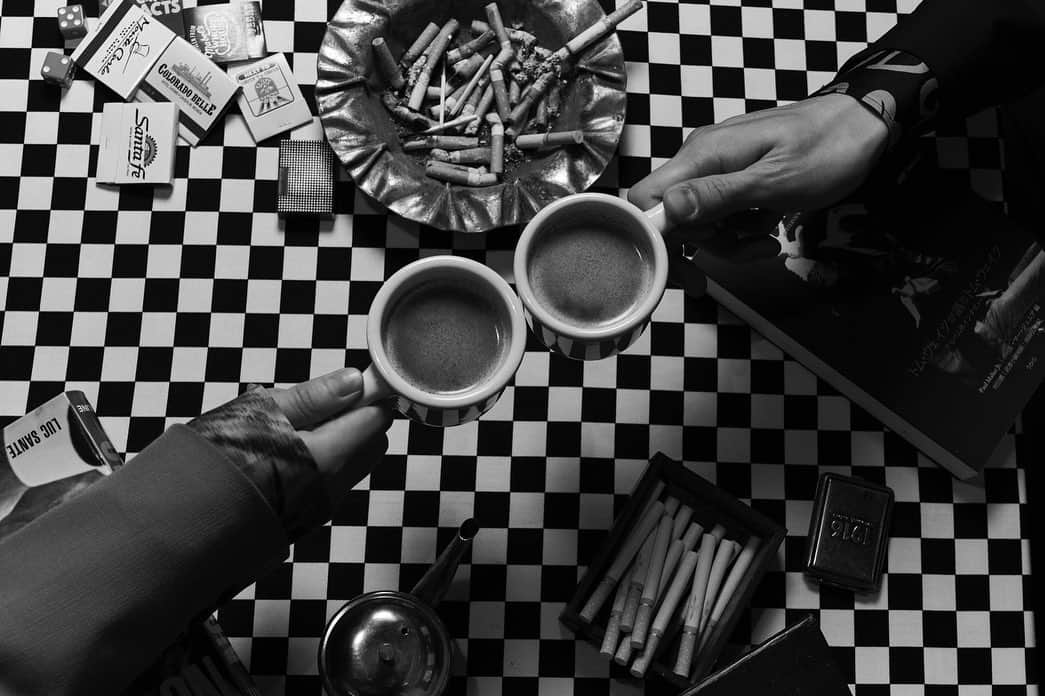 間宮祥太朗のインスタグラム：「coffee & cigarettes & books  SENSE 1.2月号」