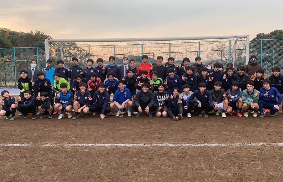 武藤雄樹のインスタグラム：「今日は縁あって、二松学舎大学附属柏中学高校サッカー部の練習参加。  彼らの夢や目標に向かって、真っ直ぐチャレンジして欲しい。 それを応援したくなるような、素晴らしい生徒たちでした！ #柏の未来　#柏から世界へ #柏レイソル　#武藤雄樹」