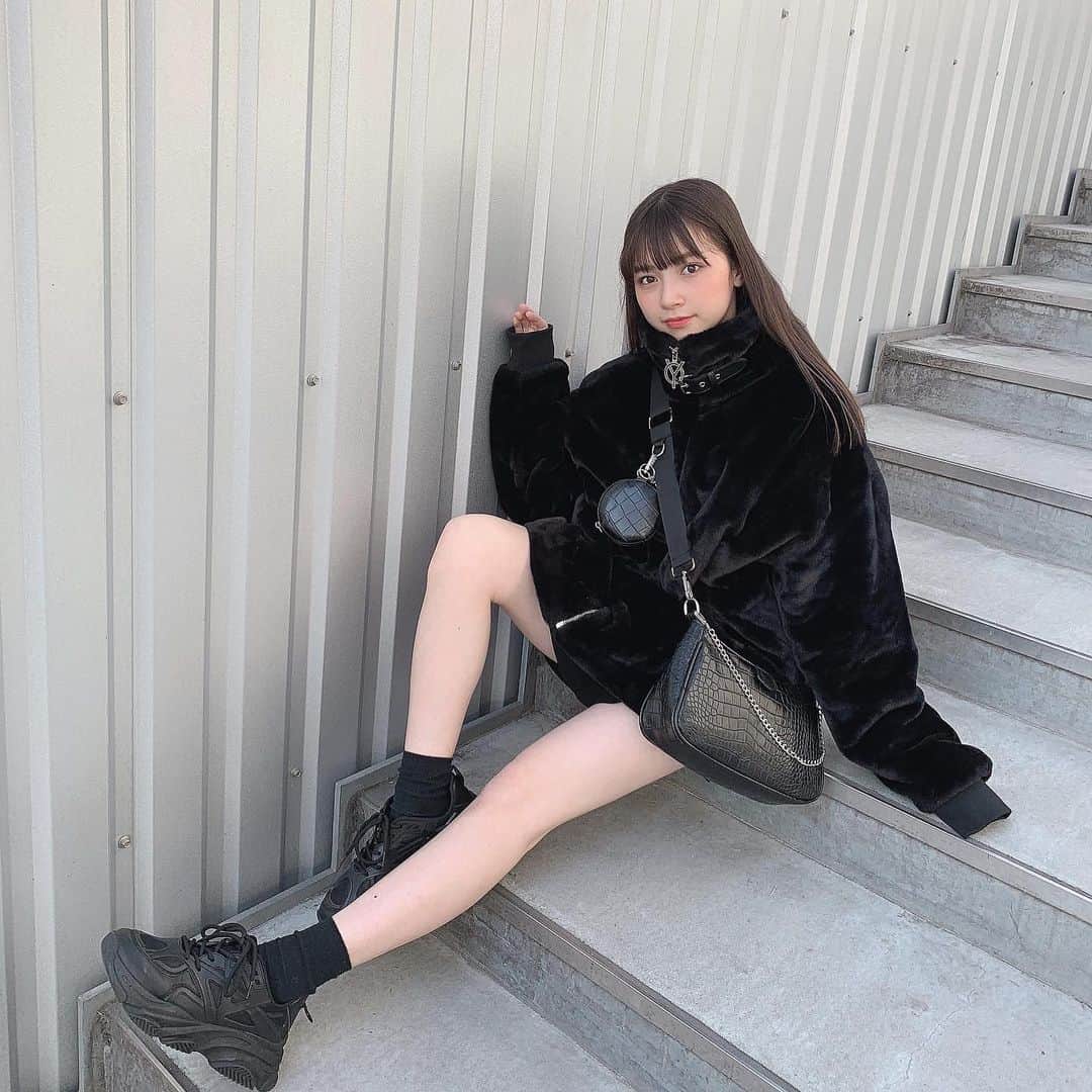 のインスタグラム：「ㅤㅤㅤㅤㅤㅤㅤ︎︎ 🐈‍⬛〰️🖤 ‎ ⁡ #ljk #jk3 #アイドル #양복 #아이돌 #고교생 #idol #japan #03 #2003 #sjk #ootd #outfits #oy #shein #shein購入品」