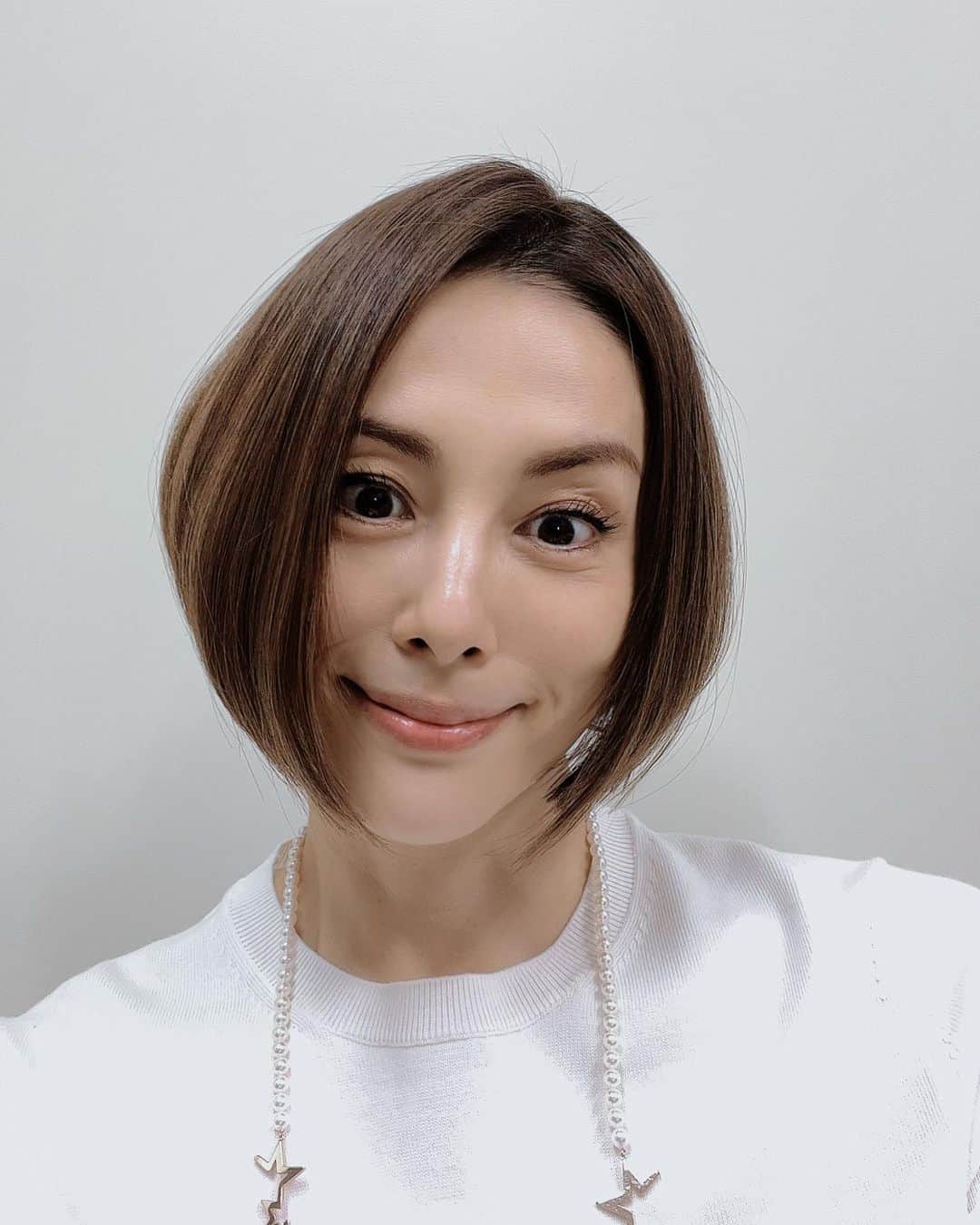 米倉涼子のインスタグラム：「皆さん 最終回までご覧いただき本当にありがとうございました😭  急に寒くなってきたので 風邪にもウイルスにも引き続き気をつけて 下さいね！  改めて ありがとう❤️ 大門未知子ことヨネより  @doctorx_official  #感謝 #takecare」