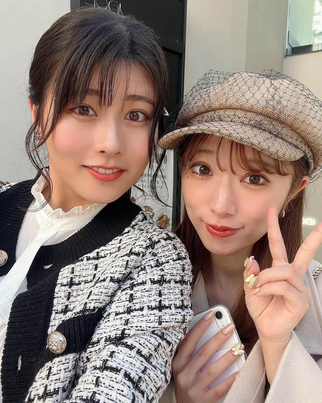 ちとせよしのさんのインスタグラム写真 - (ちとせよしのInstagram)「ゆきとずっと行きたかったカフェに行ってきたよ𓂃𖠚ᐝ 雰囲気良くてご飯も美味しかった♡  #idoltokyo #表参道カフェ #南青山カフェ #ニットカーディガン #ブラウス #冬コーデ #ヘアアレンジ」12月16日 22時15分 - chitose_yoshino