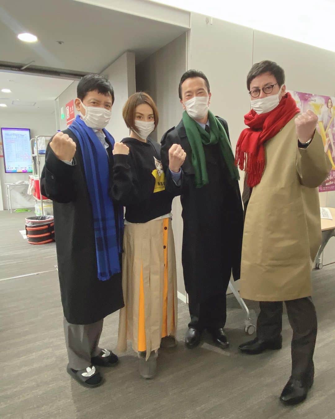テレビ朝日「ドクターX〜外科医・大門未知子〜」のインスタグラム：「.  #ドクターX   これまでの放送はすべて #TELASA でご覧いただけます！🧡  「ぼくたちみんなでがんばります！」  #米倉涼子  #勝村政信 #鈴木浩介 #遠藤憲一 #安定組 #蜂公ひっぱりだす #御意三兄弟 #みちこ親衛隊？  .」