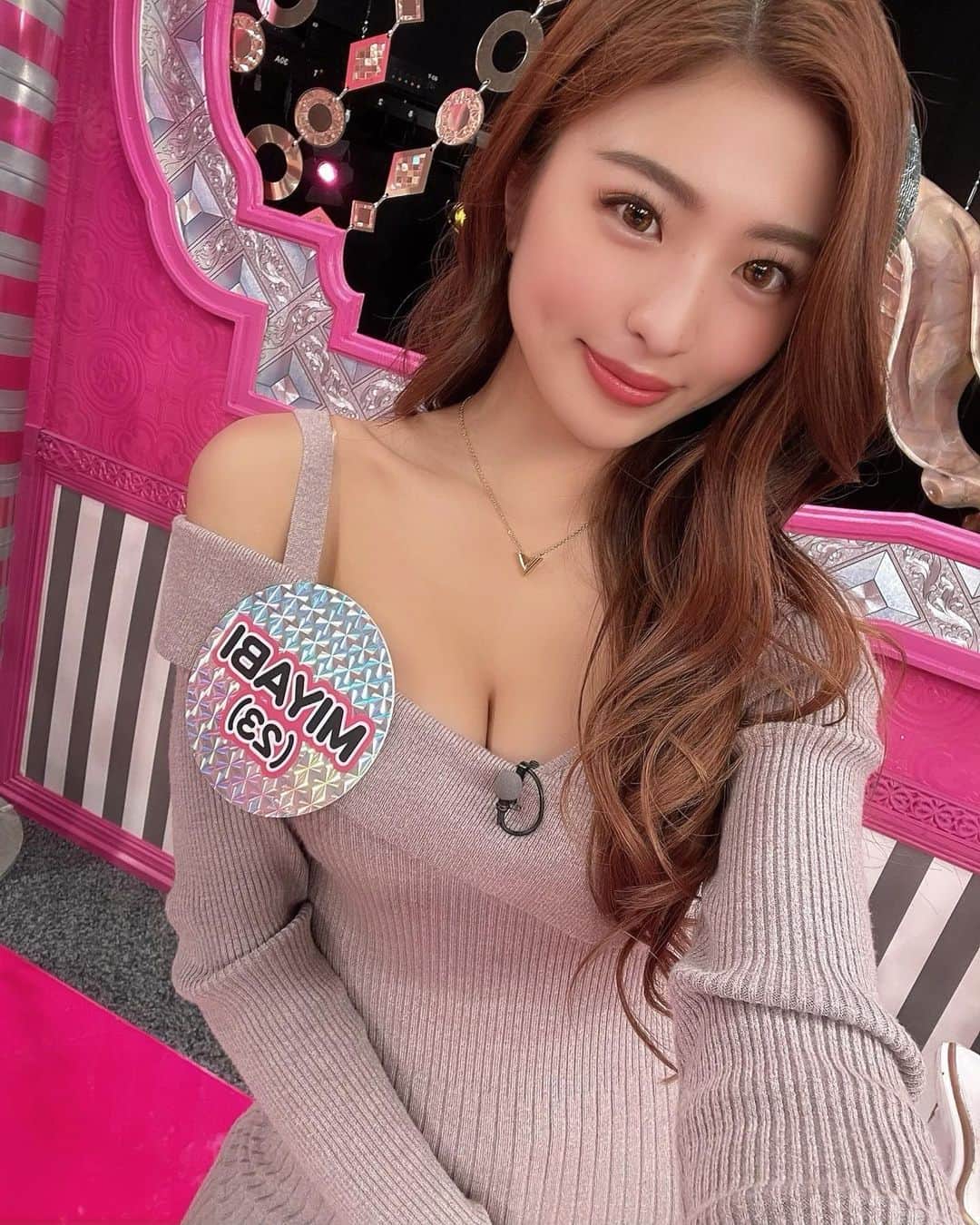 MIYABIのインスタグラム：「お知らせです📣  12月24日 （金）特番🎉フジテレビ🐝 23時〜24時10分　全国放送の  「ギャルいかがですか？」に出演させて頂いてます💜💜💜  ギャルがそれぞれロケに行って、困ってる人を救ってきましたぁ🦸🏻‍♀️💋  是非チェックしてくださいね😘  お楽しみに〜✨  #フジテレビ #ギャルいかがですか？ #サイバージャパン」
