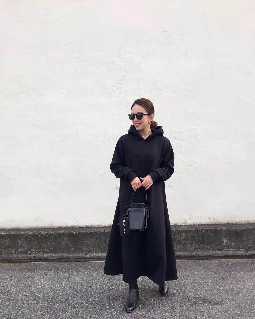 のインスタグラム：「. ⁡ 星玲奈さんおすすめの ⁡ @fifth_store  #裏起毛Aラインパーカーワンピース ⁡ 150cmのわたしでもまだまだ余裕のある丈感なので 140cm台の方にもぴったりだと思います☺️ ⁡ 軽い着心地でルームウェアにも♡ ⁡ ⁡ #fifth#fifthtl#フィフス#フィフスタイル#カジュアル #ワンピース#プチプラコーデ#低身長コーデ ⁡ ⁡ ⁡」