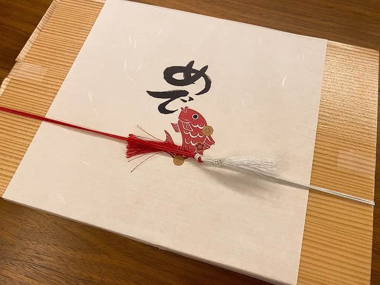 森麻季さんのインスタグラム写真 - (森麻季Instagram)「兵庫県明石市から鯛しゃぶのお取り寄せ  #明石めで鯛や   美味しかった〜！ ついていたお鍋の出汁の味もよく、贈り物にも良さそうです  #お取り寄せグルメ #お取り寄せ #鯛しゃぶ #幸せの鯛しゃぶ」12月16日 17時14分 - maki.mori_m