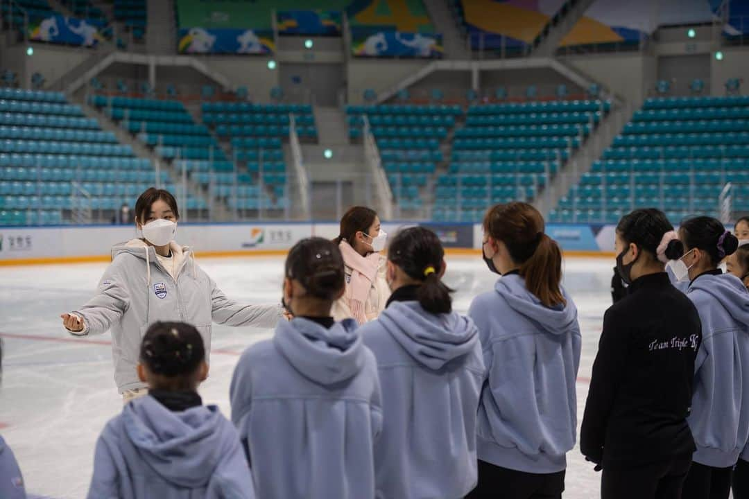 キム・ヨナさんのインスタグラム写真 - (キム・ヨナInstagram)「귀여운 아이들과 ⛸❄  #플레이윈터」12月16日 17時46分 - yunakim