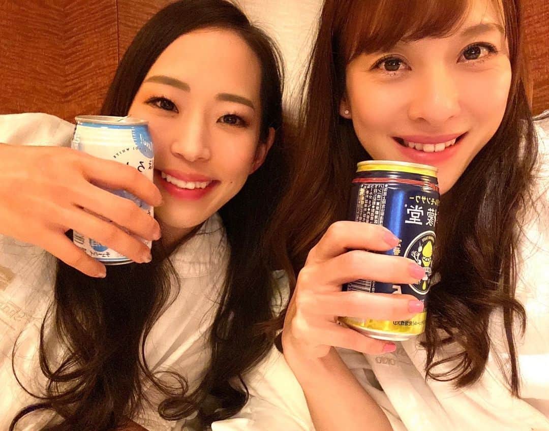 野口啓代のインスタグラム：「Girls talk🐰🎀  ひさしぶり♡りさちゃん  お泊まり女子会🍸 やっぱり10年以上も一緒に大会出てたから、なんでも話せるし価値観も合うし楽しかったなぁ☺️✨  しかも今回の女子トーク、YouTubeも撮影させてもらったから公開楽しみにしててくださいね️！💕  りさ、ありがと〜🐰🎀 ——————————————————————————— @au_official @thenorthfacejp @raffinee_orientalbio #三井不動産 @cowsoapcp #zeta @nishikawa_co.ltd  @goldwin_jp @lasportivajp @petzl_official  @newhale_japan @frictionlabs」