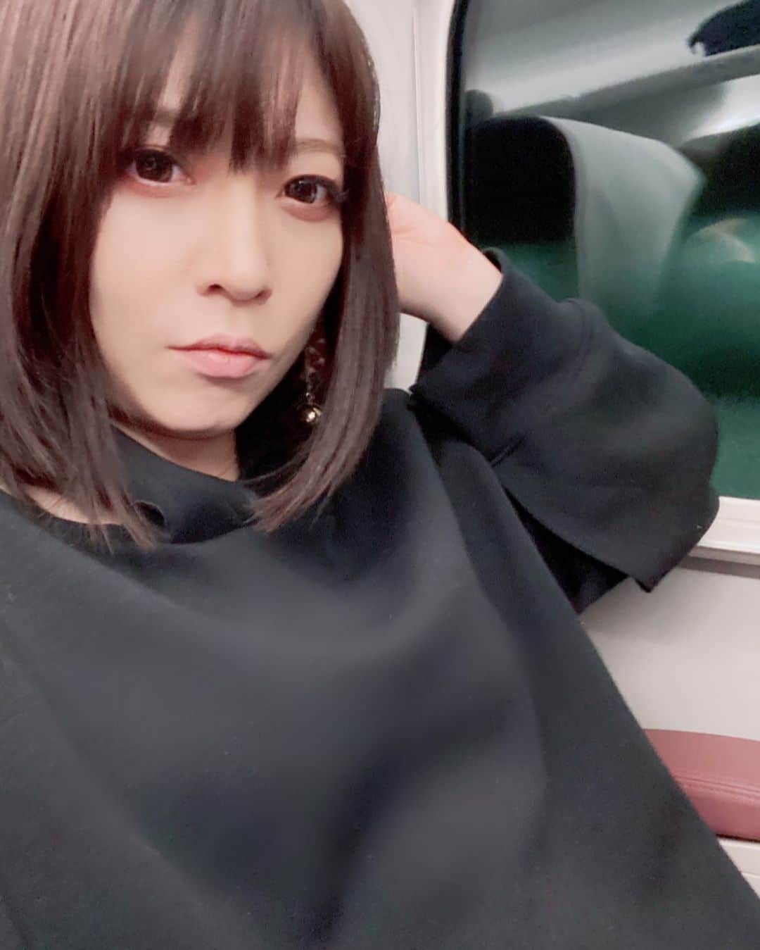 鈴華ゆう子のインスタグラム：「新幹線乗るのも全国ツアーの新潟ぶりー！  #鈴華ゆう子  #和楽器バンド  #yukosuzuhana  #Wagakkibnd」