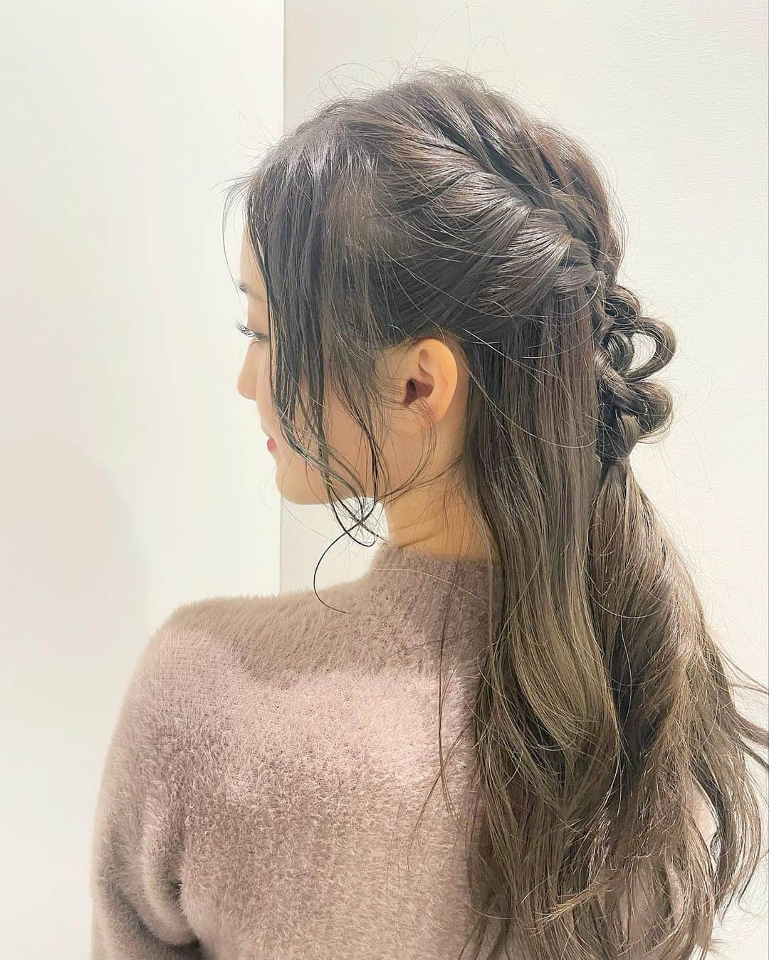 伊藤愛真さんのインスタグラム写真 - (伊藤愛真Instagram)「昨日はボートレース住之江配信の MCをさせていただきました🥰 . もうクライマックスの時期か〜 早いなあ、、って思ってた😂 . 年内あと1回どでかいの当てたいなあッ みてくれた方ありがとうございました✨」12月16日 18時53分 - __emagram